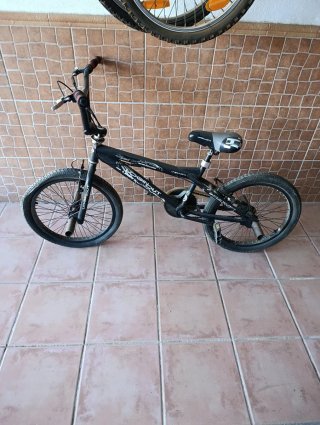 Bicicleta BMX Negra