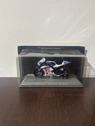 Maqueta Moto Valentino Rossi Yamaha YZR-M1