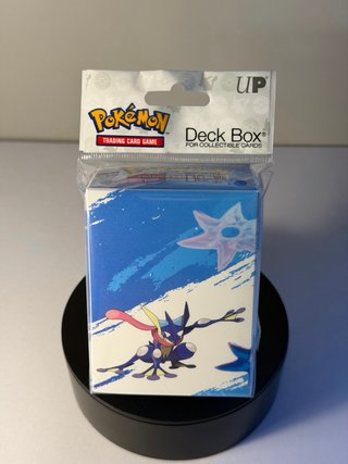 Ultra PRO Greninja Deck Box | Stock disponible