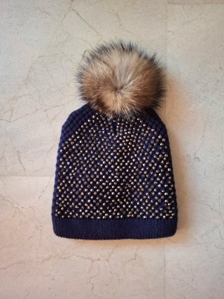 Gorro de invierno azul con adornos