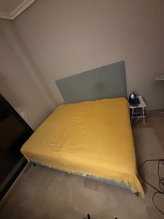 Cama de matrimonio con cabecero