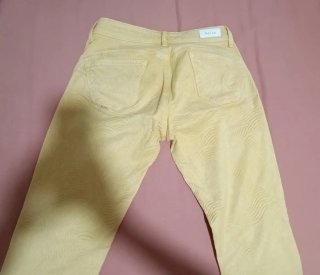Salsa. Pantalón Amarillo