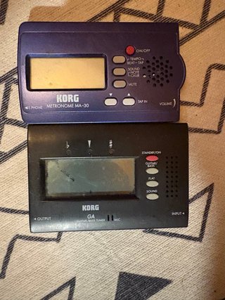 Metrónomo Korg MA-30 y Afinador Korg GA