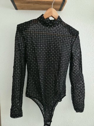 Bodie de fiesta negro con pedrería