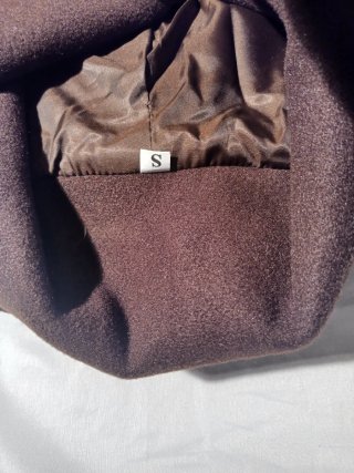 Gabardina de paño marrón cuello alto