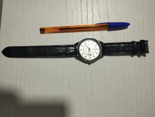 Reloj de Pulsera con Correa Negra