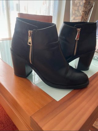 Botines Stradivarius Negros
