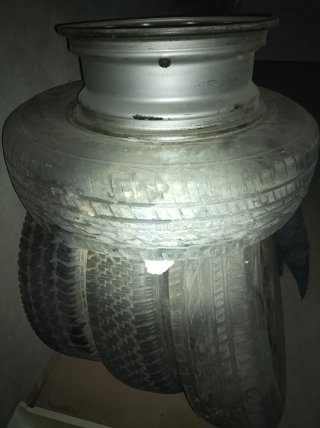 4 Llantas,1 sin neumatico Suzuki vitara
