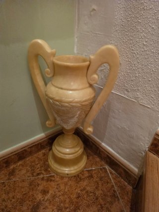 Jarrón de piedra estilo clásico