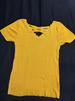 Blusa de punto amarilla
