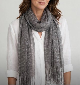 Pañuelo Gris con Detalles Brillantes