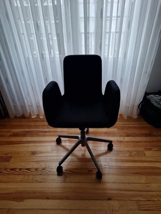 Silla de oficina negra