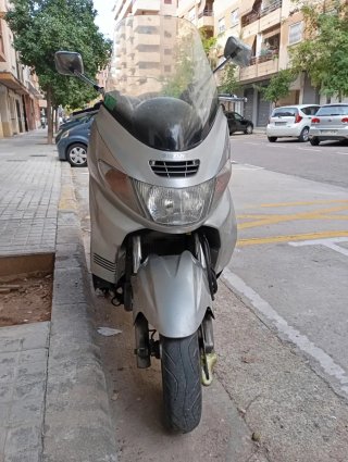Suzuki Burgman 250 (Averiada)