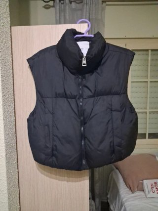 Chaleco corto negro Bershka