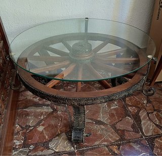 Mesa Redonda con Base de Rueda de Carro