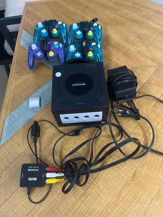 Nintendo GameCube con 4 mandos y accesorios