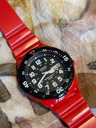 Reloj Casio Quartz Rojo y Negro