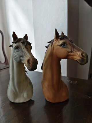 2 Figuras decorativas de caballos