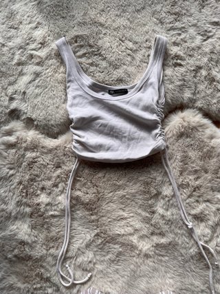 Top ZARA tirantes fruncido lateral blanco