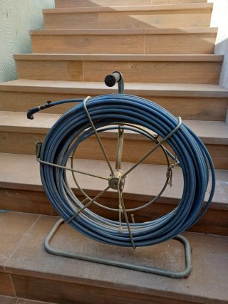 Guía Pasacables con Soporte