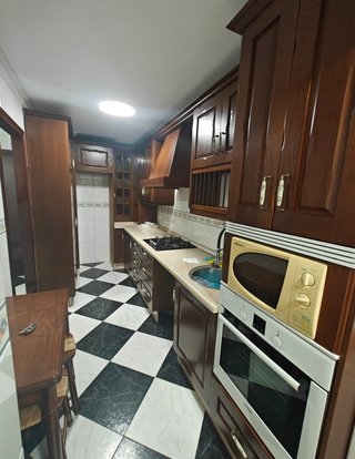 Cocina completa con horno y microondas