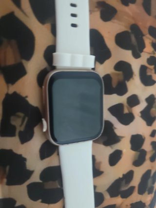 Reloj digital con funciones de juego sin cargador