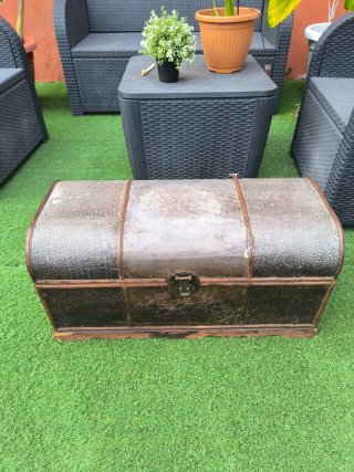 Baúl antiguo de madera