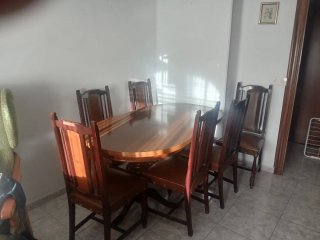 Mesa de comedor con 6 sillas de madera