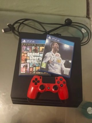 PS4 Pro (PlayStation 4 Pro) con mando y juegos