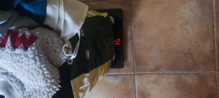 Lote de 7,4 kg de ropa y calzado