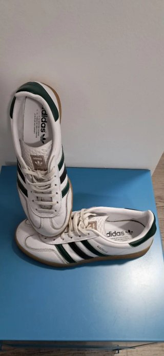 Zapatillas adidas Gazelle Blancas y Verdes.