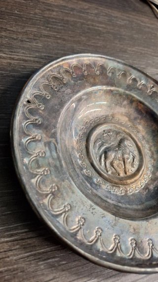 Antiguo Plato Limosnero Plateado de San Jorge