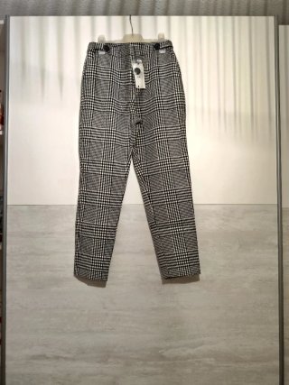 Pantalón de mujer cuadros.
