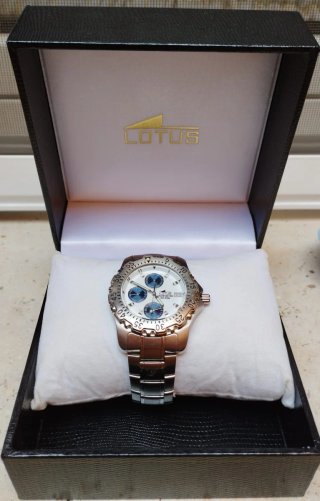 Reloj LOTUS