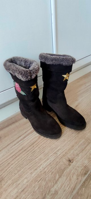Botas de gamuza marrón con bordados