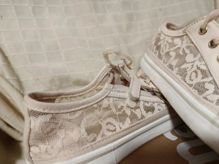 Zapatillas de Encaje Beige talla 32
