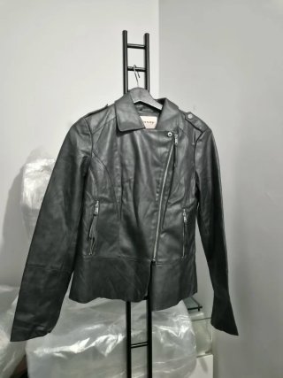 Chaqueta de piel sintética negra Orsay