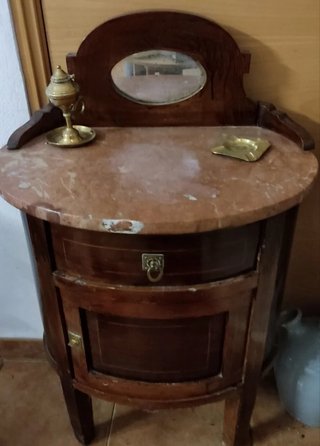 Mueble tocador antiguo con espejo