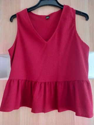 Top Rojo granaye con Volante y pantalón