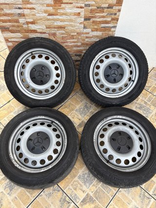 4 Llantas con Neumáticos michelin y continental.