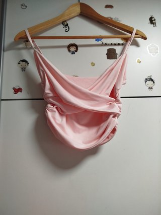 Top Rosa con Detalle Cruzado