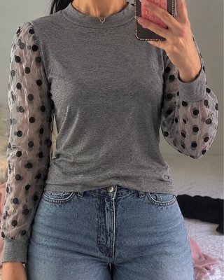 Blusa Gris con Mangas de Tul