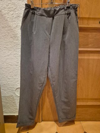 Pantalón Gris Talla 42