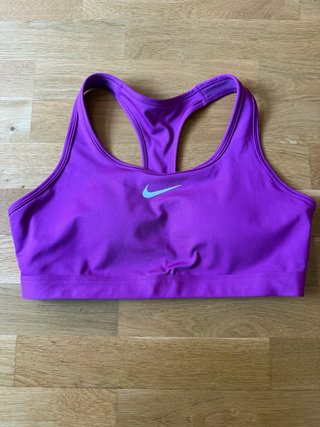 Top deportivo Nike morado