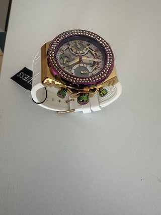 Reloj Guess con correa blanca y gasfas gussi