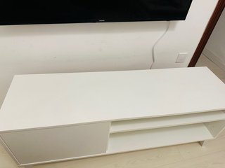 Mesa de televisión blanca