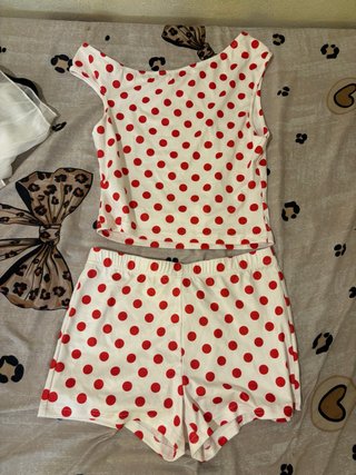 Conjunto de dos piezas con lunares