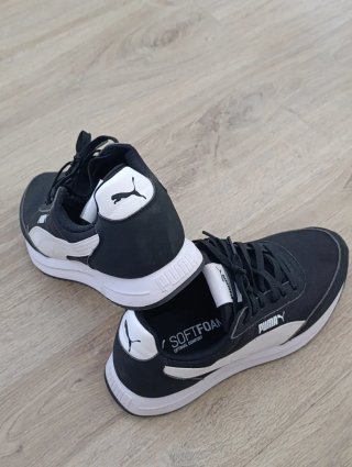 Zapatillas Deportivas Puma Negras y Blancas