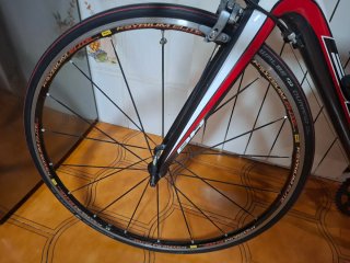 Bicicleta de Carretera BH con Ruedas Mavic