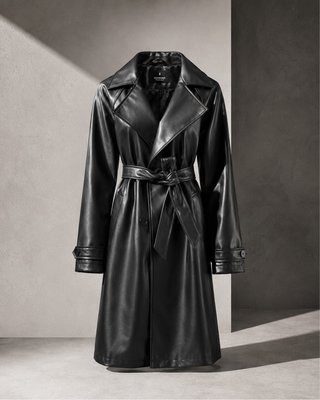 Trench largo efecto piel negro Stradivarius (T. S)